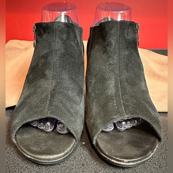 Munro American Peep Toe Black Suede Side Zip 2.25” Heels Women’s Sz 10M - Picture 5 of 15